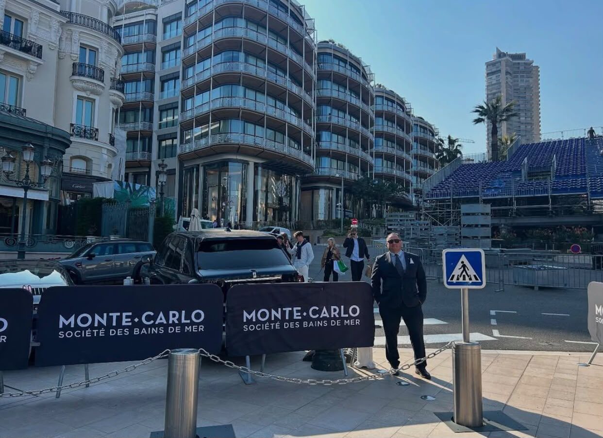 Ivan na praça de Monte-Carlo